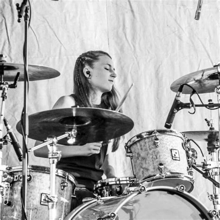 Are there any female drummers?
