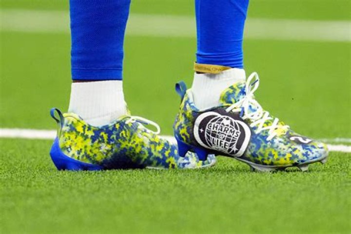 Can NFL Players change cleats during game?
