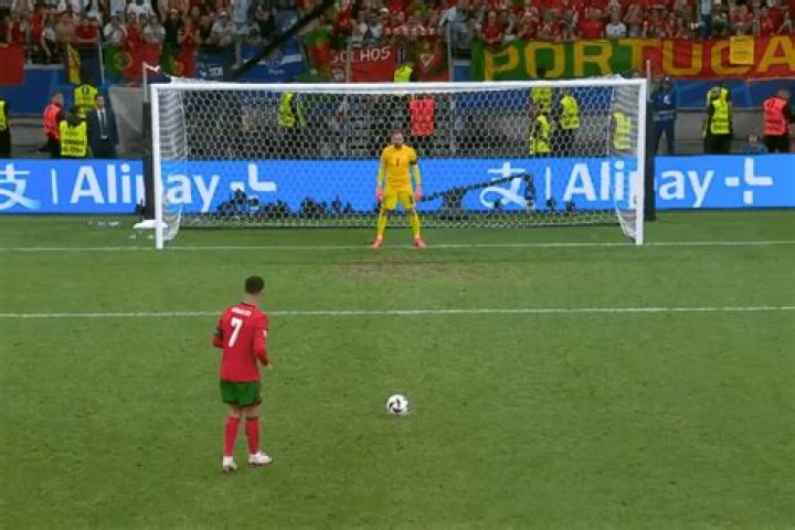 Can penalty kick be passed?