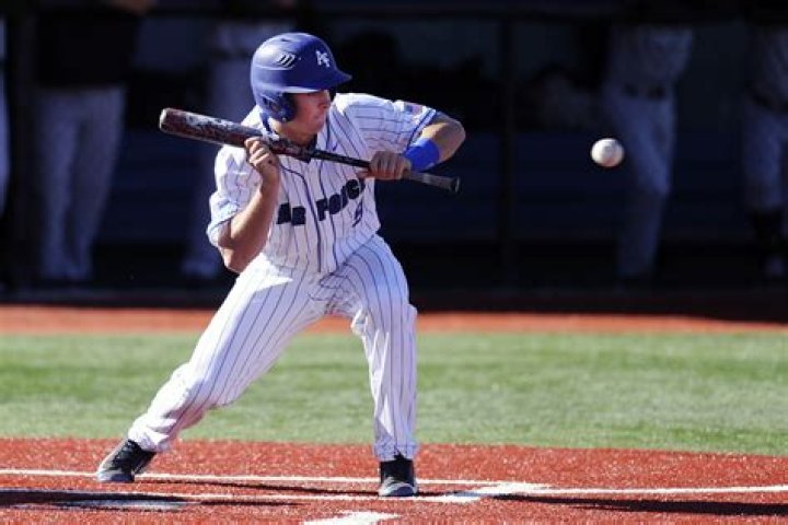 Can you bunt in baseball?