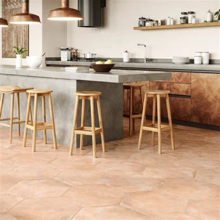 Can you cut large tiles?