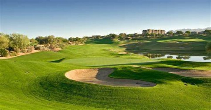 Can you walk on a golf course without paying?