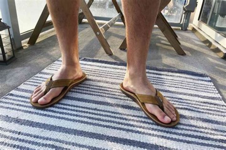 Can you wear flip flops to Wimbledon?