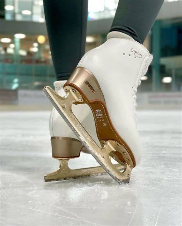 Do ice hockey skates run big or small?