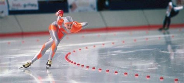 Do ice skaters wear stockings?