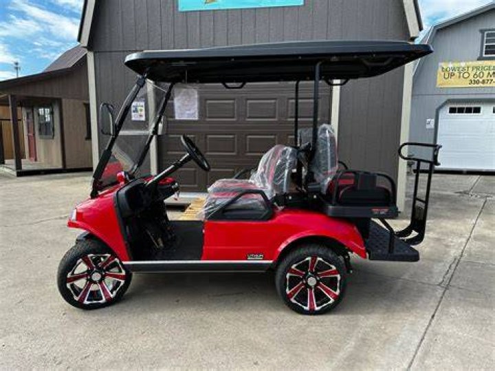 Do professional golfers ride carts?