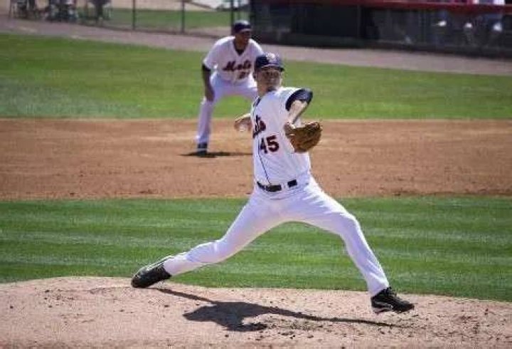 Do Right handed pitchers throw harder than lefties?