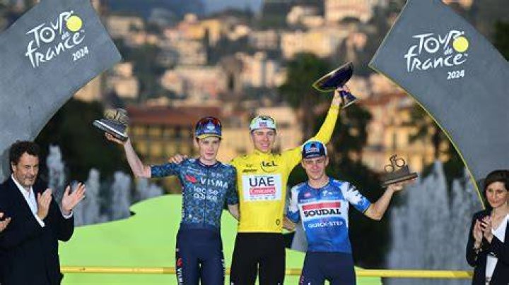 Do Tour de France bikers sleep?