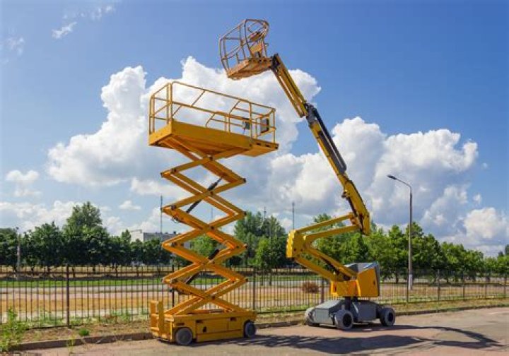 Do you have to have a licence to operate a cherry picker?