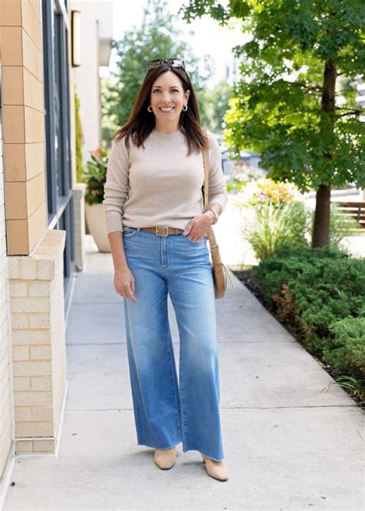 Do you wear a belt with mom jeans?