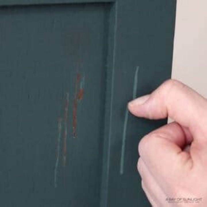 Does chalk paint scratch easily?