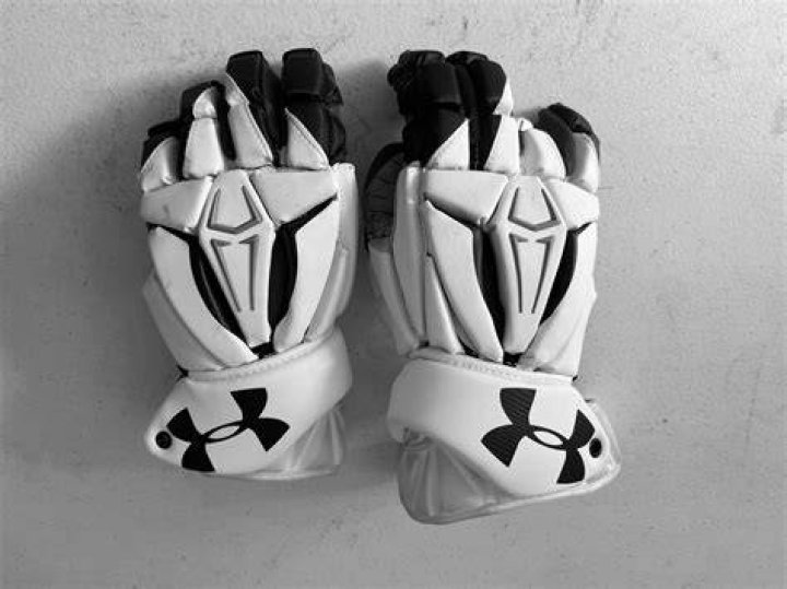 Does hockey tape ruin gloves?