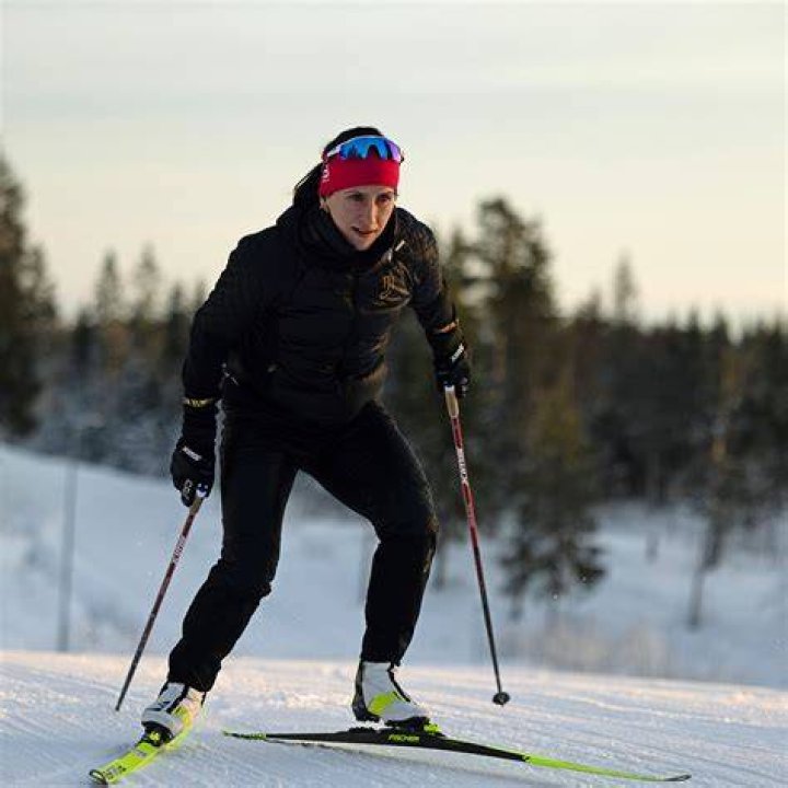 Does skiing hurt your legs?