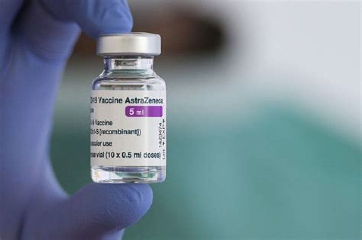 Does the COVID-19 AstraZeneca vaccine contain any ingredients that can cause COVID-19?