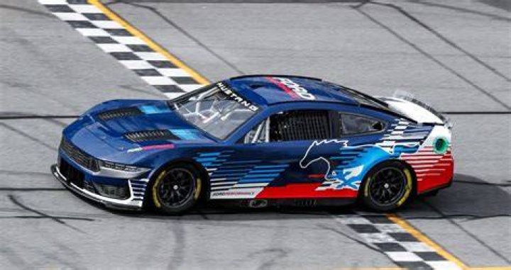 Has anyone won 4 Nascars in a row?