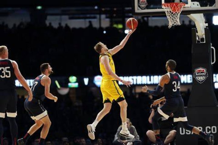 Has Patty Mills dunk?