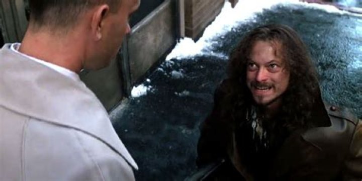 How did Lieutenant Dan hide his legs?