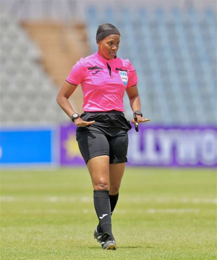 How do I become a referee in South Africa?