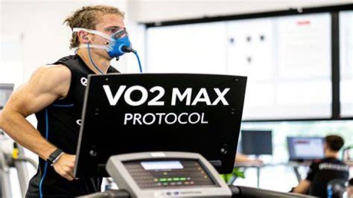 How do I check my VO2max on Strava?