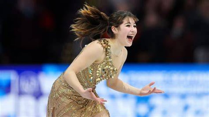 How do ice skaters dress?