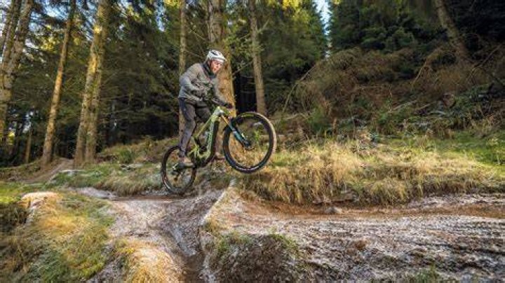 How do you use a manual mountain bike?