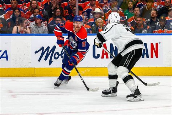 How fast can Connor McDavid skate a lap?