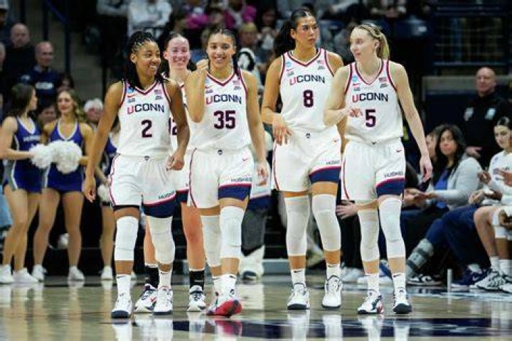 How long was UConn's winning streak?