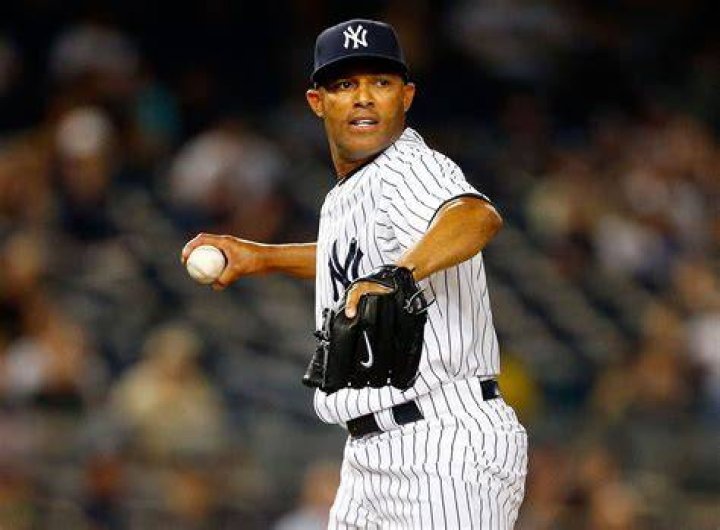 How many bats did Mariano Rivera break in his career?