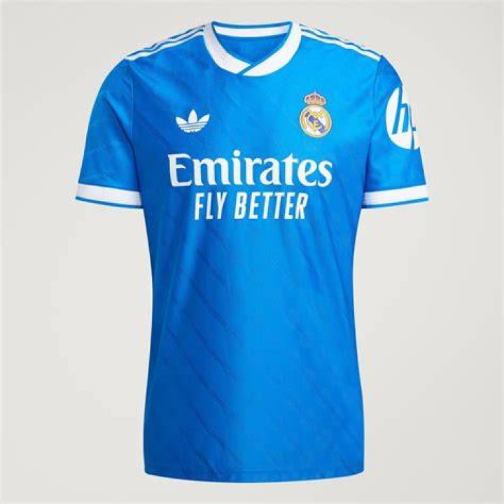 How many stars are on the Real Madrid jersey?