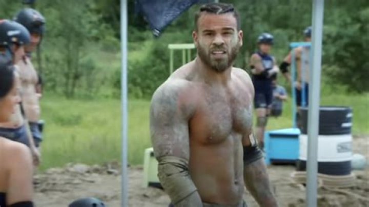 How much does Corey weigh from The Challenge?