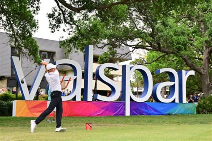 How much does the winner of the Valspar Open win?