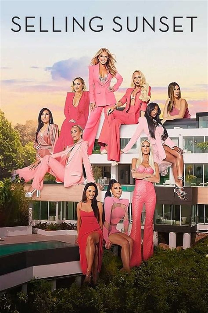 How tall is Christine Selling Sunset?