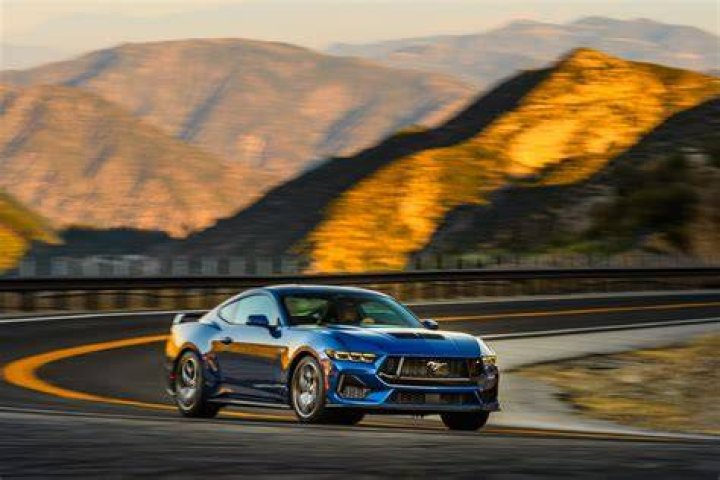 Is Camaro or Mustang better?