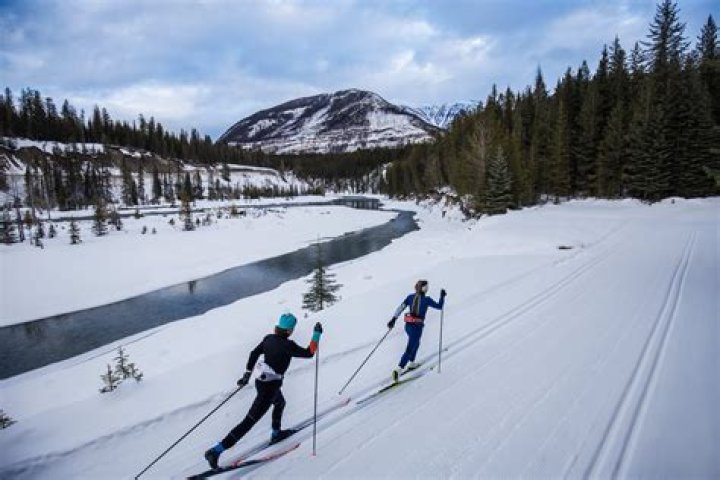 Is cross-country skiing OK for knees?