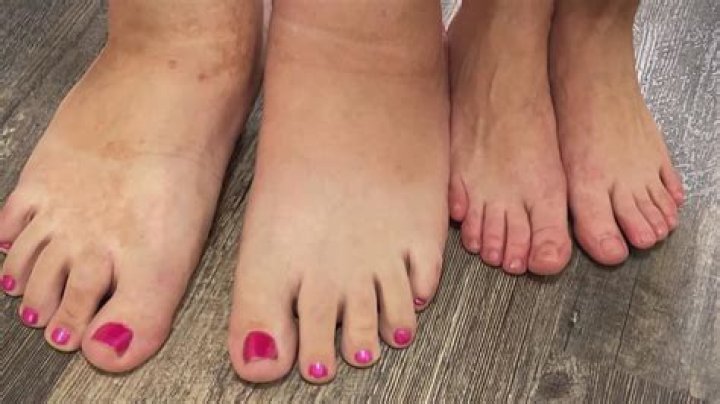 Is it better to have big feet or small feet?