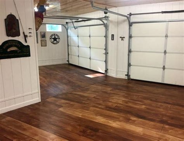 Is it OK to store laminate flooring in the garage?