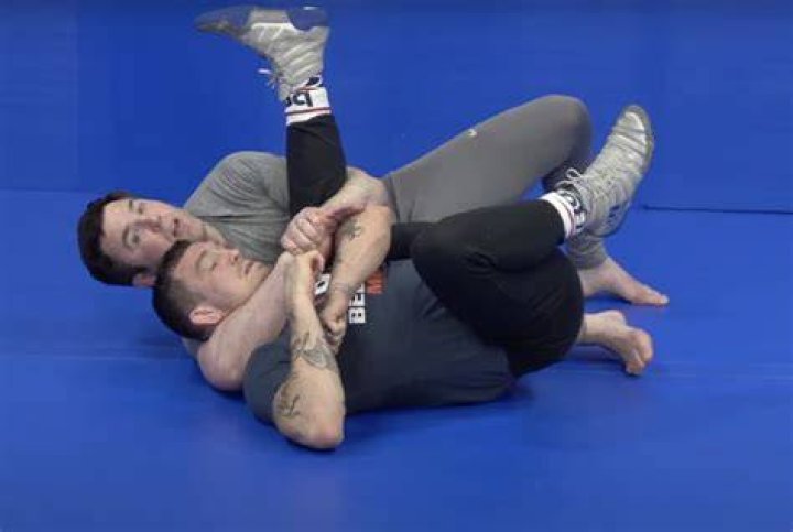 Is there kicking in wrestling?