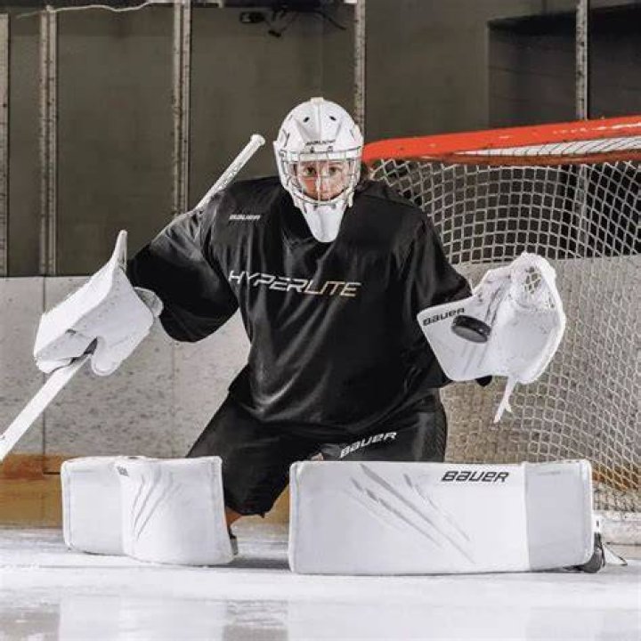 Should goalies wear hockey socks?