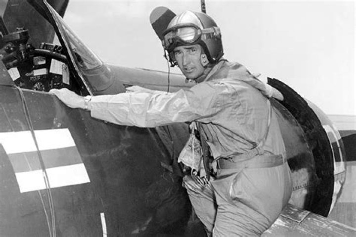 Was Ted Williams a pilot in ww2?