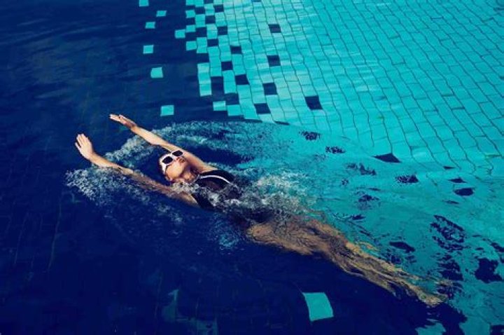 What are the four types of floating in swimming?
