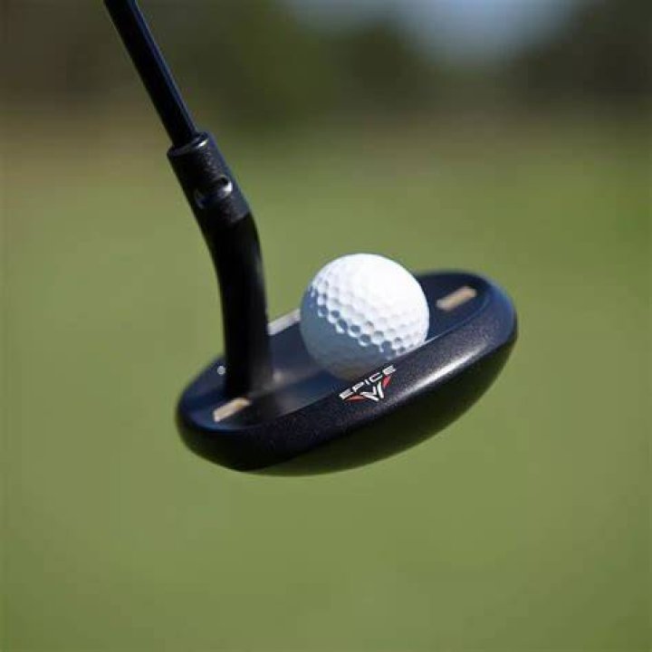 What clubs does Xander Schauffele use?