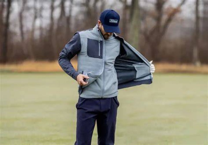 What do pro golfers wear in rain?