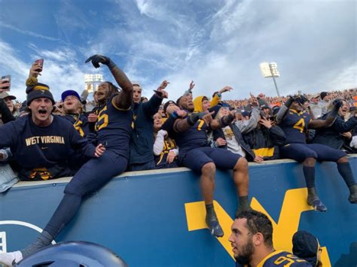 What does horns down mean WVU?