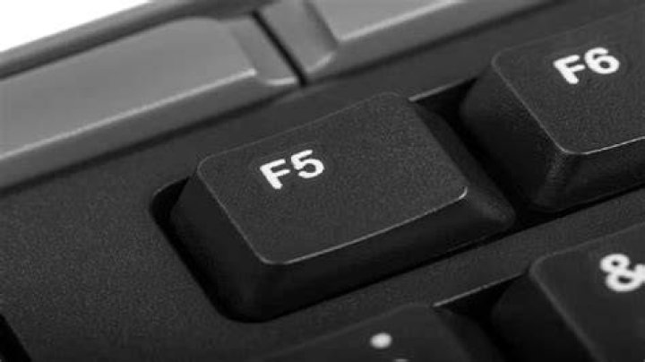 What does the F5 key do?