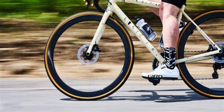 What is a good weight for road bike wheels?
