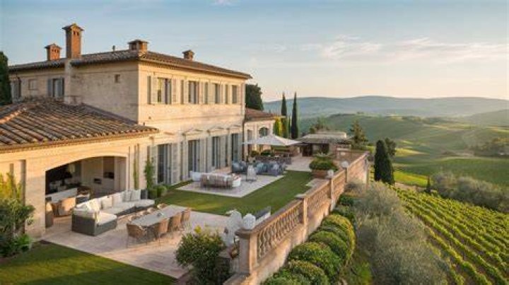 What is a house in Italy called?