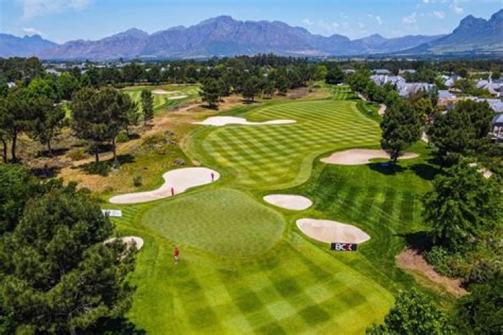 What is a Jack Nicklaus signature golf course?