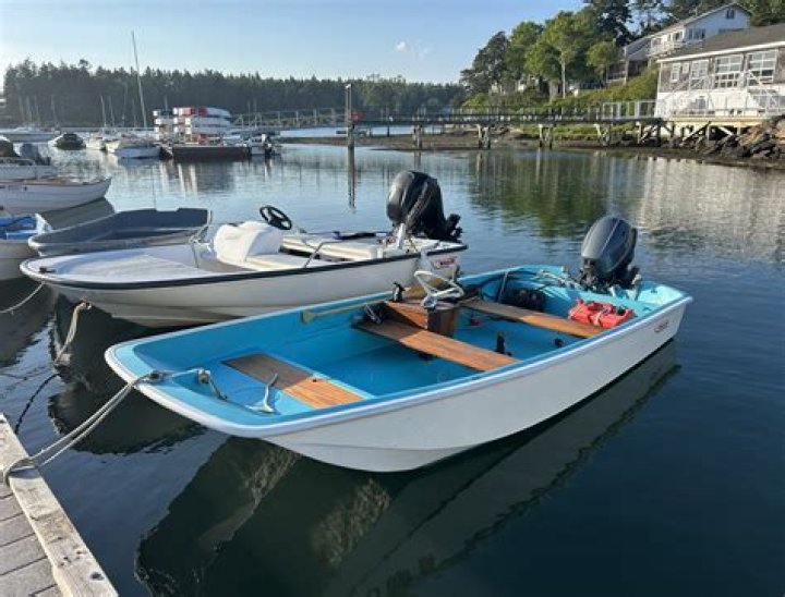 What is the difference between Boston Whaler Outrage and Montauk?
