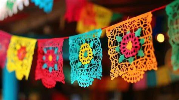 What is the main holiday decoration in most Mexican homes?
