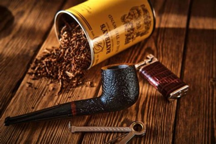 What is the most popular pipe tobacco in England?